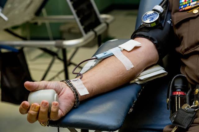 Cara Pengambilan Darah Donor Sesuai SOP yang Benar